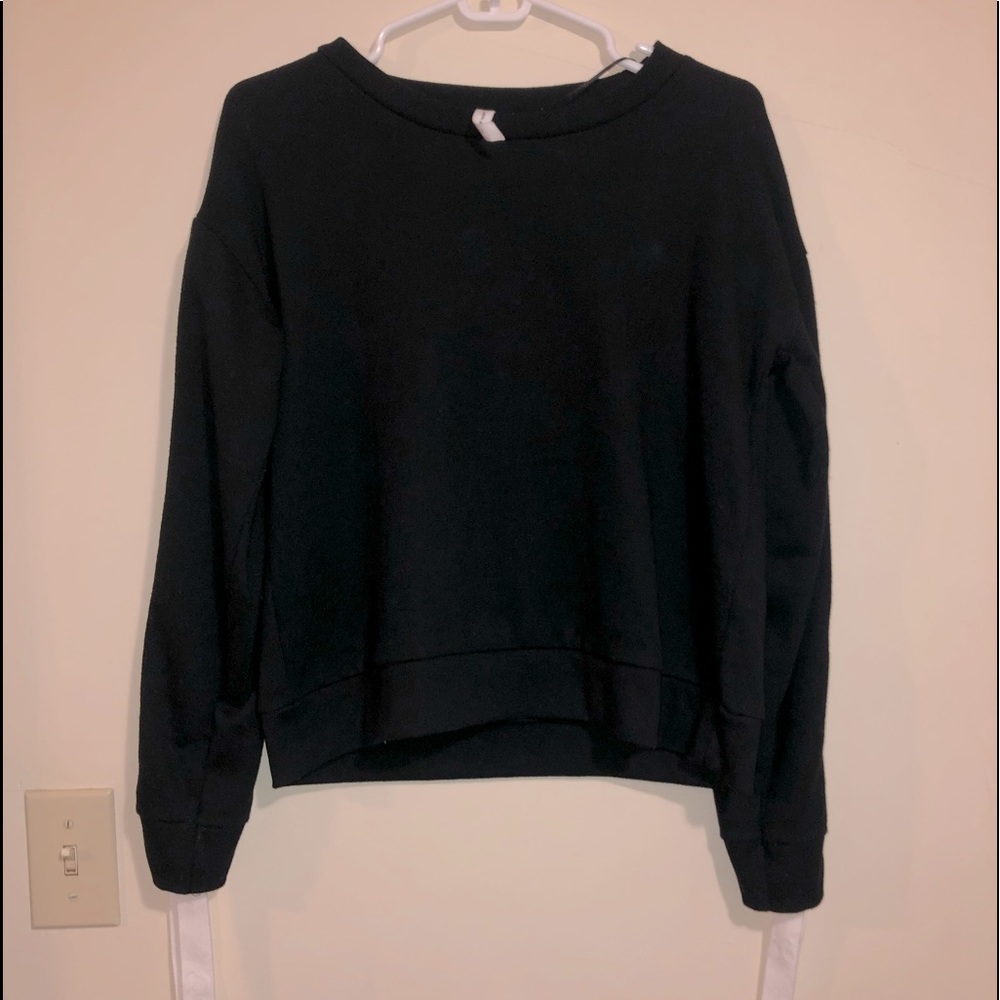 Cable & Gage Black Crew Neck W/ Ribbon Tie Sleeves